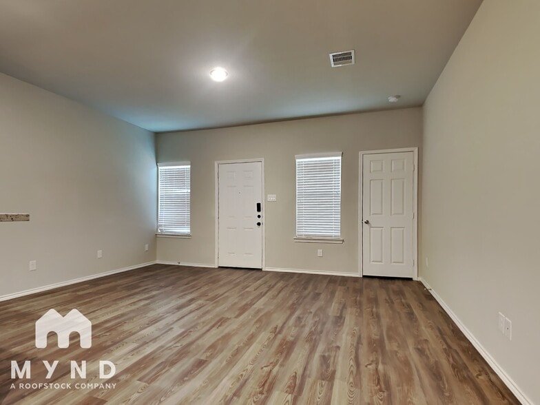 Building Photo - 413 E Avenue G