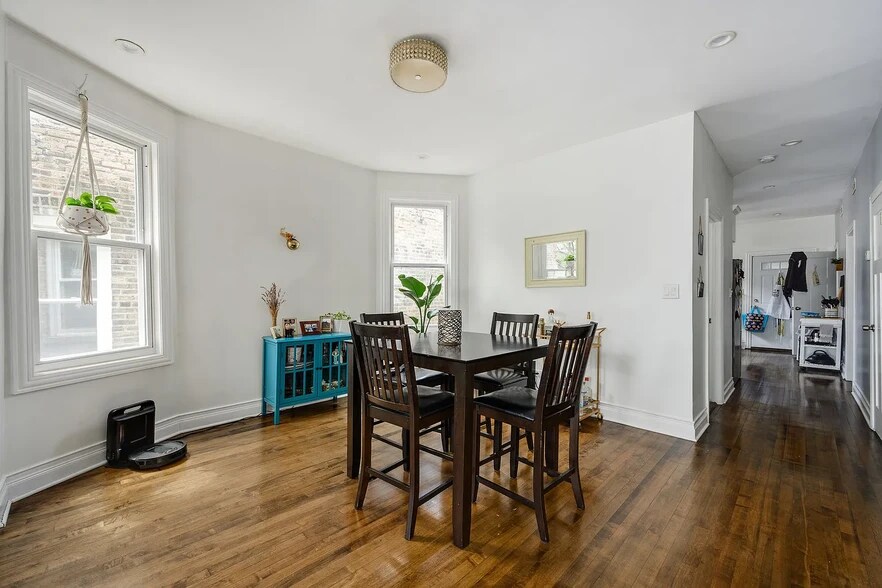 Building Photo - 3244 N Hamlin Ave