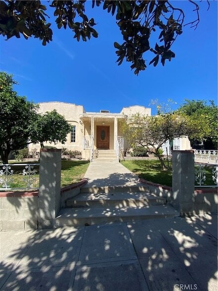 Building Photo - 521 E Valencia Ave