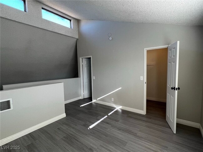 Building Photo - 5237 Garden Ln