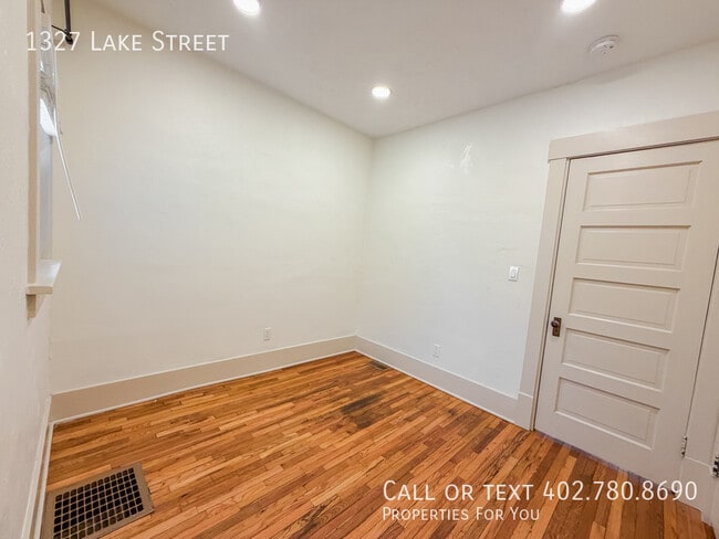 Building Photo - 1327 Lake St