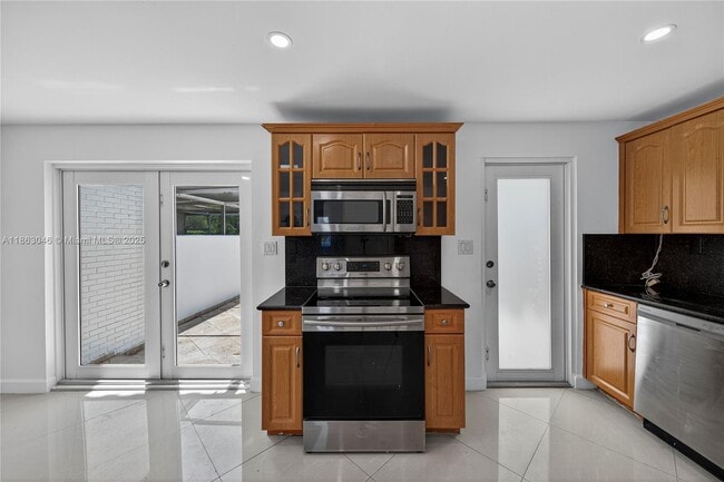Building Photo - 301 Bonaventure Blvd