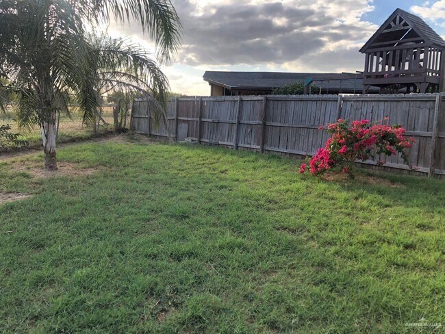 Building Photo - 2001 Las Brisas Dr