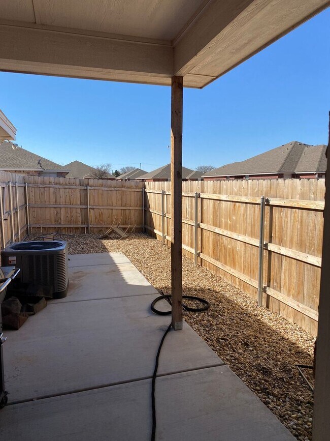 Building Photo - 525 N Chicago Ave