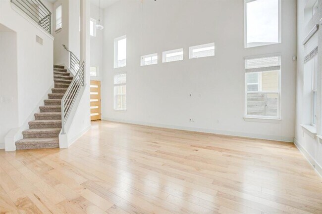 Building Photo - 5910 Rubicon Run