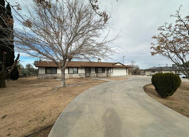 Building Photo - 9470 Peach Ave