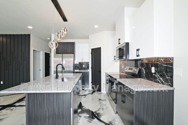 Building Photo - 8889 Redbud Rd