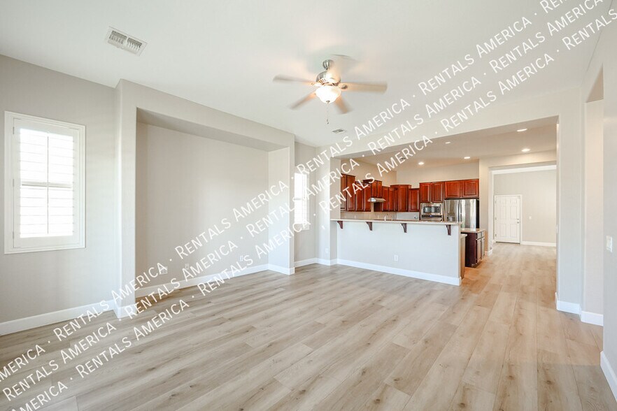 Building Photo - 18676 E Braeburn Ln