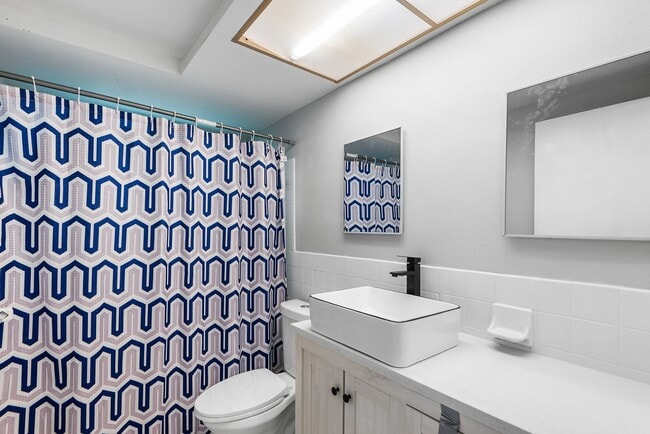 Building Photo - 7913 Raintree Dr