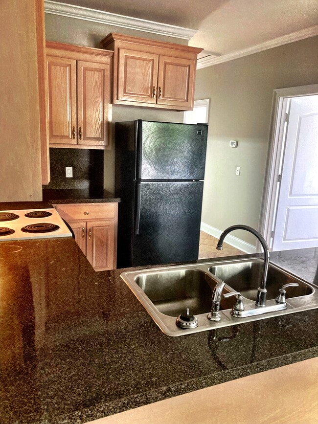 Building Photo - 8082 Veterans Pkwy