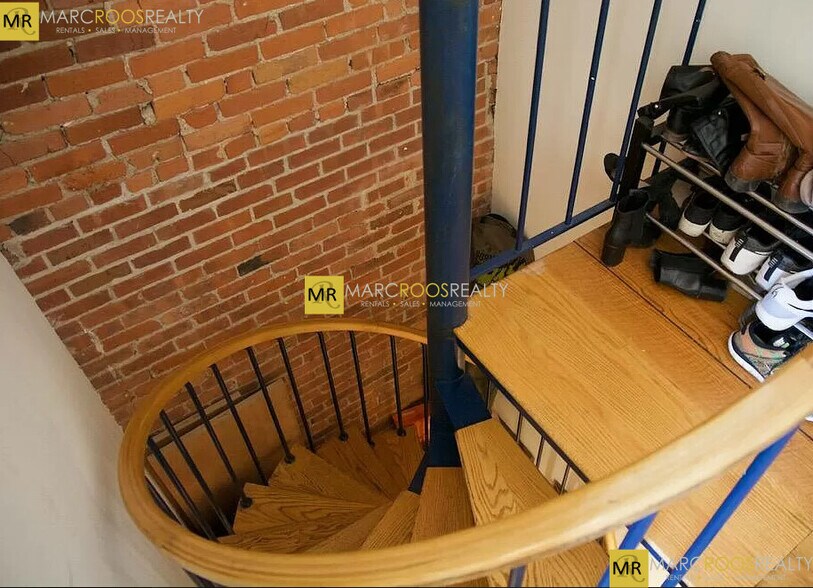 Building Photo - 103 Gainsborough St