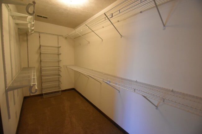 Building Photo - 2-3 bedroom Home in Greenfield with Garage.