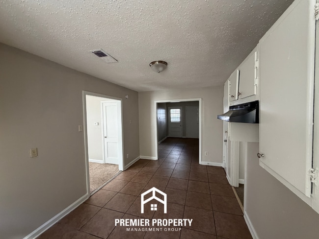 Building Photo - 1058 S Highland St