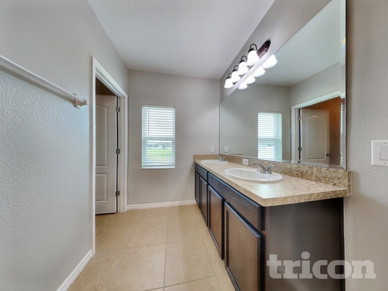 Building Photo - 727 Benjamin Trail