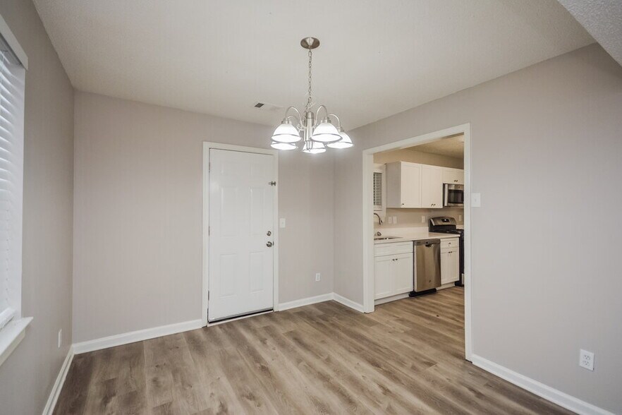 Building Photo - 5490 Northcut Dr