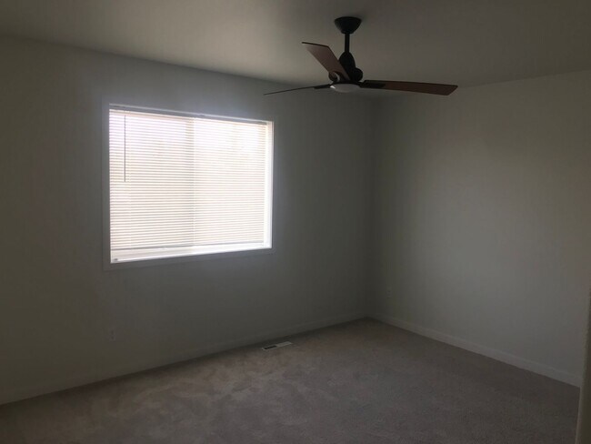 Building Photo - 3 Bed 3 Bath Twin Home