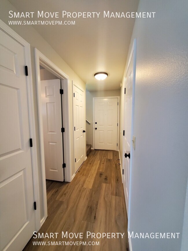 Building Photo - 2574 S Sumac Ln