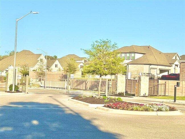 Building Photo - 1024 Almeria Bend