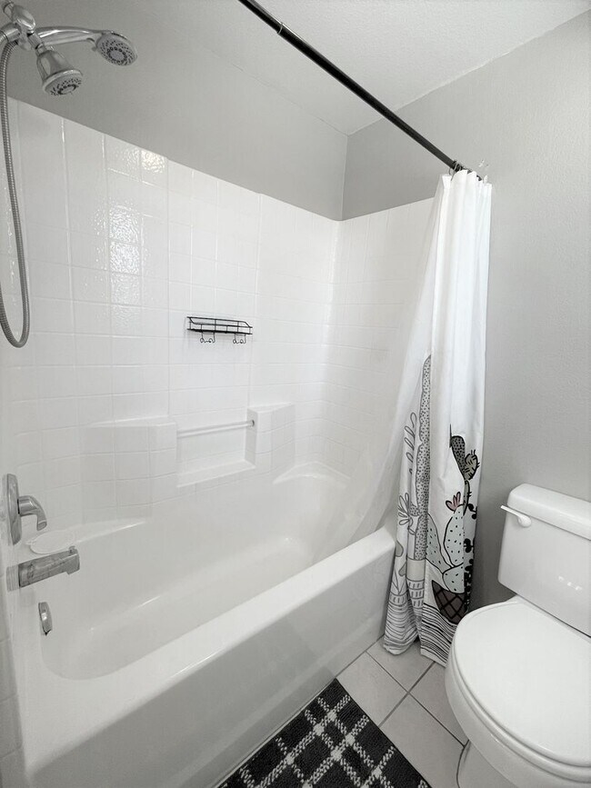 Building Photo - Desirable Old School Housing Community 3 bed x 2.5 Bath 2411 Sqft - Gated Community!!!