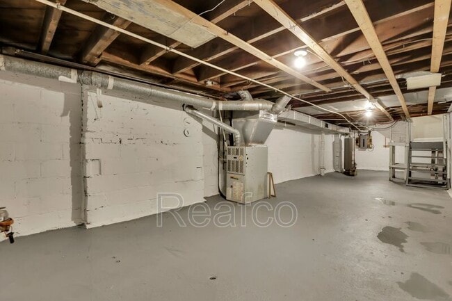 Building Photo - 498 N Champion Ave