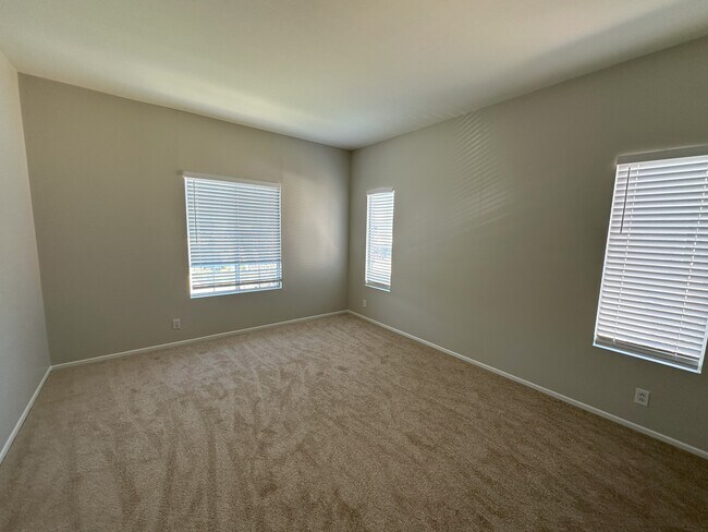Building Photo - 237 Spurwood Ln