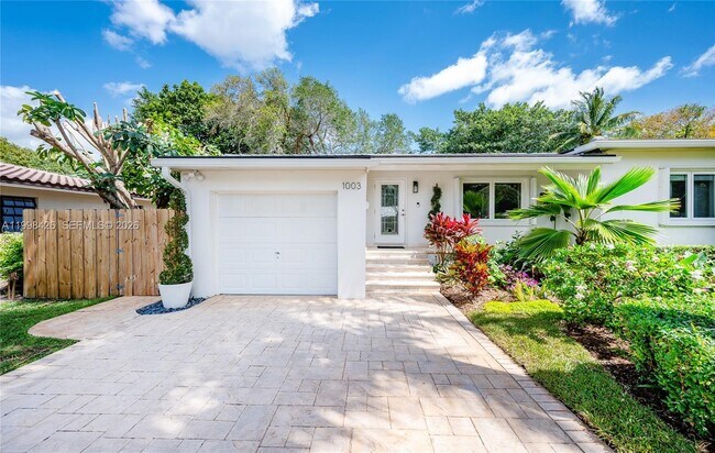 Building Photo - 1003 NE 118th St