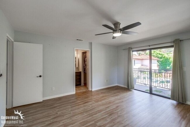 Building Photo - Spacious 2Bd 2.5Ba Two-Story Condo in Alli...