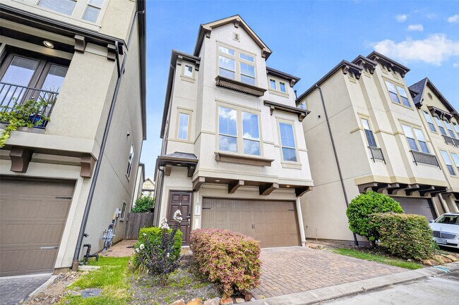 Building Photo - 2707 Shadybrook Meadow Dr