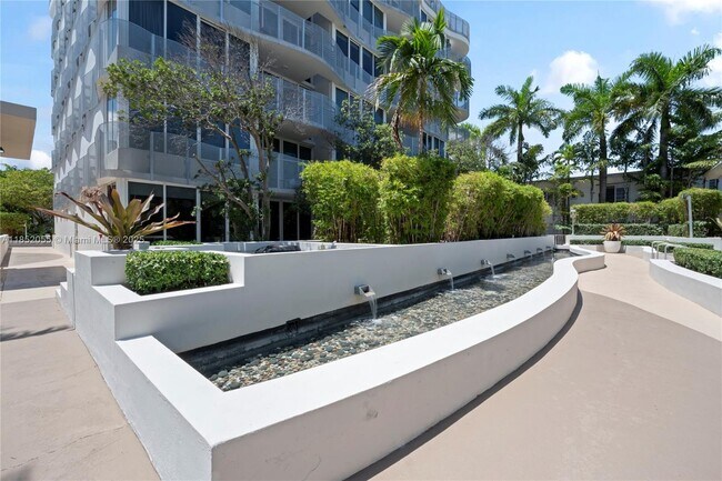 Building Photo - 2135 Washington Ct