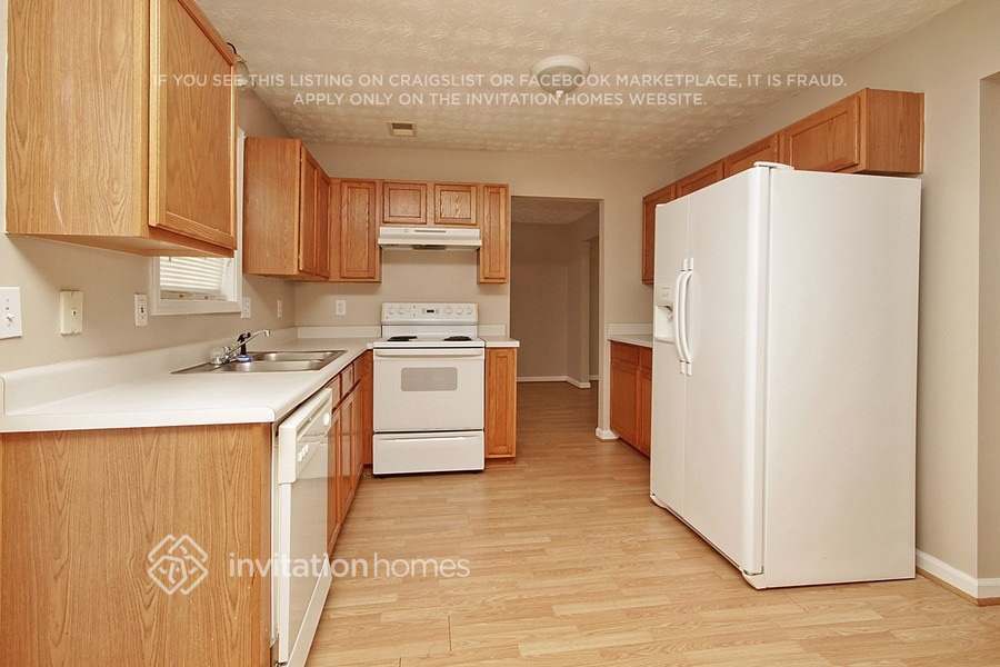 Building Photo - 1807 Summit Creek Way