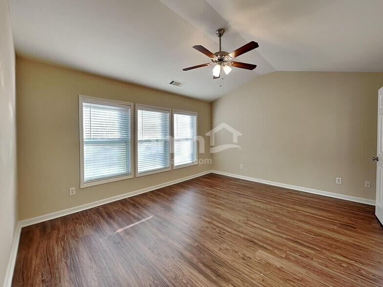 Building Photo - 2323 Jasmine Glen Dr
