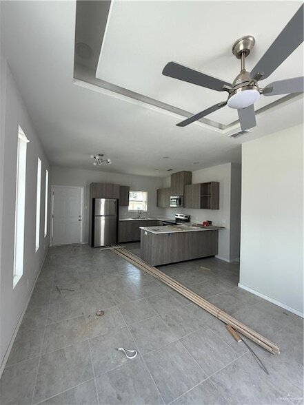 Building Photo - 402 N Alexandrite Ave