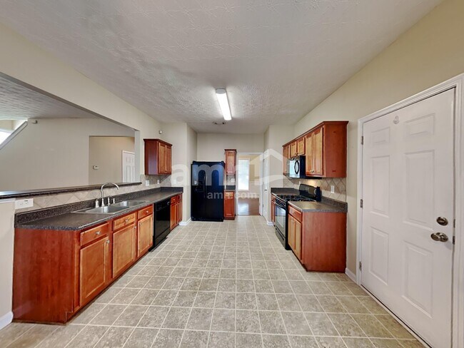 Building Photo - 317 Azalea Loop