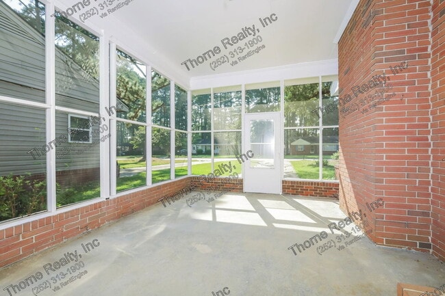 Building Photo - 920 Cedarbrook Dr