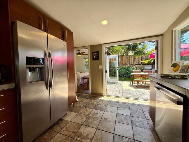 Building Photo - Gorgeous Fully Furnished Ocean Beach Retreat + FLEXIBLE STAY