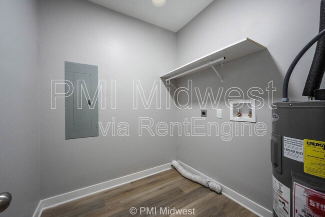 Building Photo - 1817 Montcalm St
