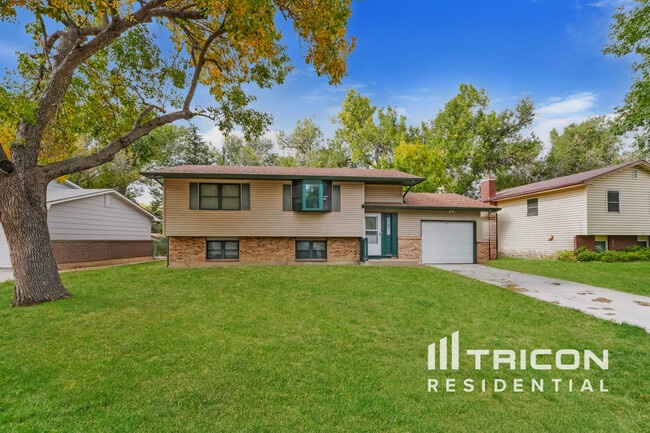Building Photo - 1006 De La Vista Pl