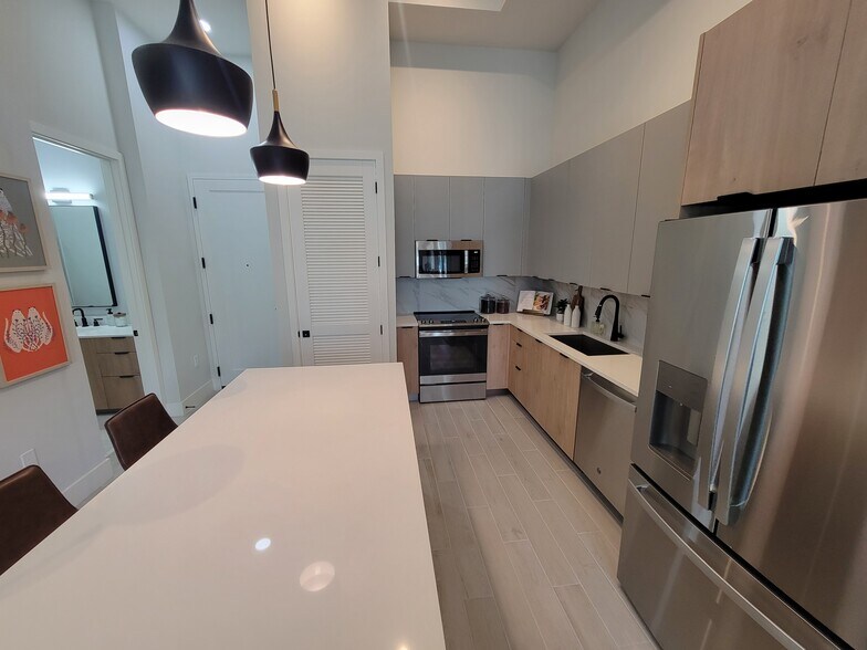 Building Photo - 3352 NW 84th Ave