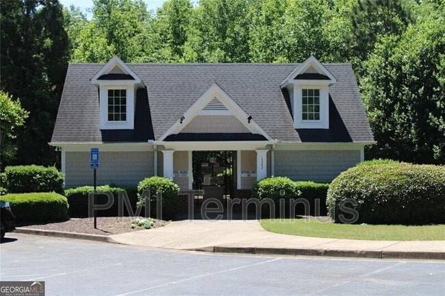 Building Photo - 321 Creekbank Way SE