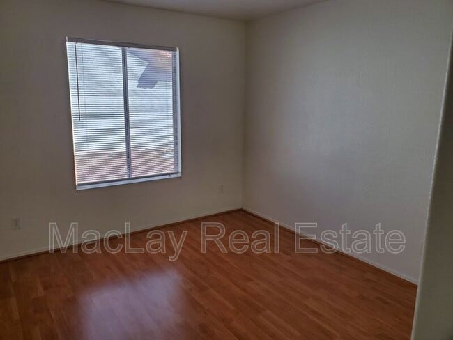 Building Photo - 510 W Sereno Dr