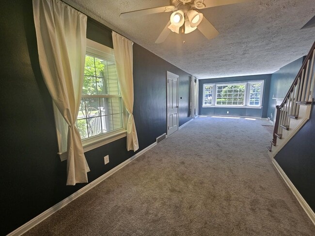 Building Photo - Spacious 5-Bedroom 2.5 Bath Home
