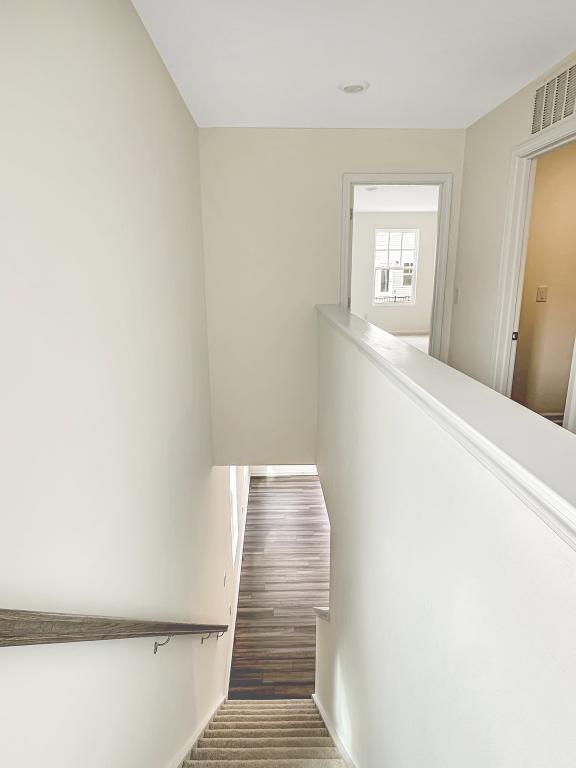 Building Photo - 911 Pilot St