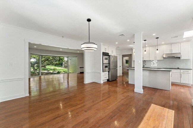 Building Photo - 128 Moorland Dr