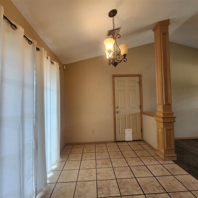 Building Photo - 6840 NW Willow Springs Dr