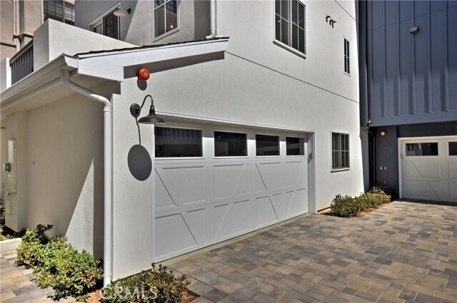 Building Photo - 4641 Cahuenga Blvd