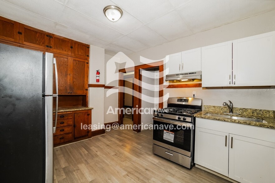 Building Photo - 1125 W McClure Ave