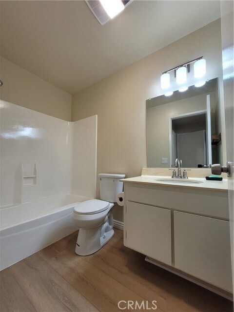 Building Photo - 3565 Linden Ave