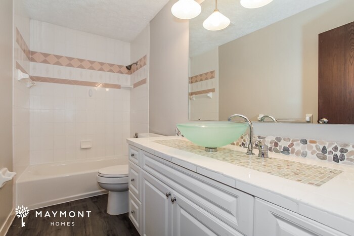 Building Photo - 8233 Lake Ridge Dr
