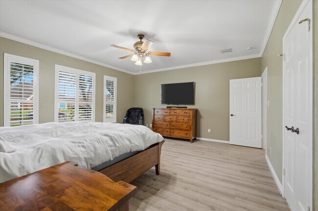 Building Photo - 4704 Broadmoor Dr