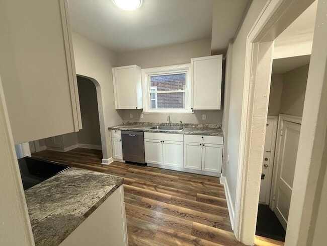 Building Photo - 533 Fairwood Ave